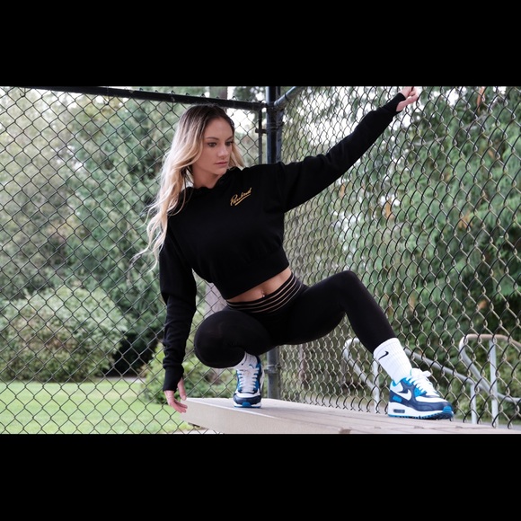 Meet your Posher, Cassandra - Picture 1 of 7